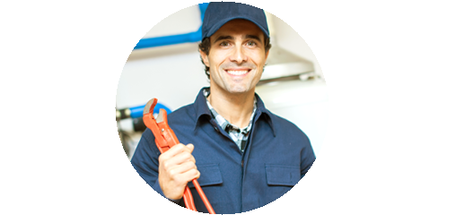 fontanero con llave inglesa en la mano