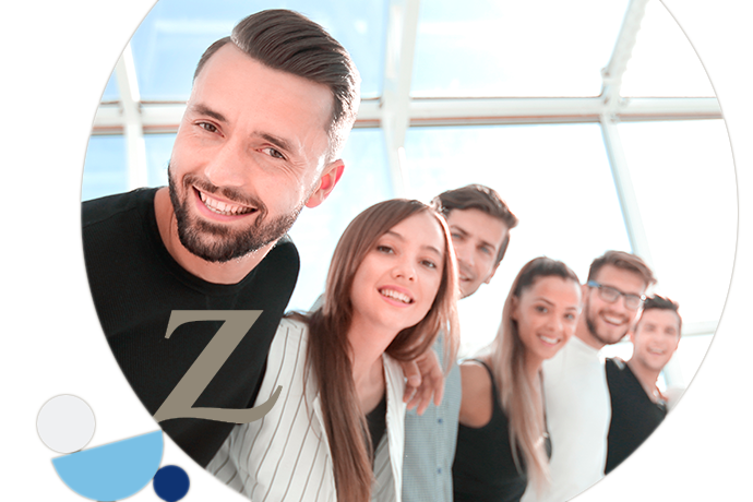 grupo de personas sonrientes